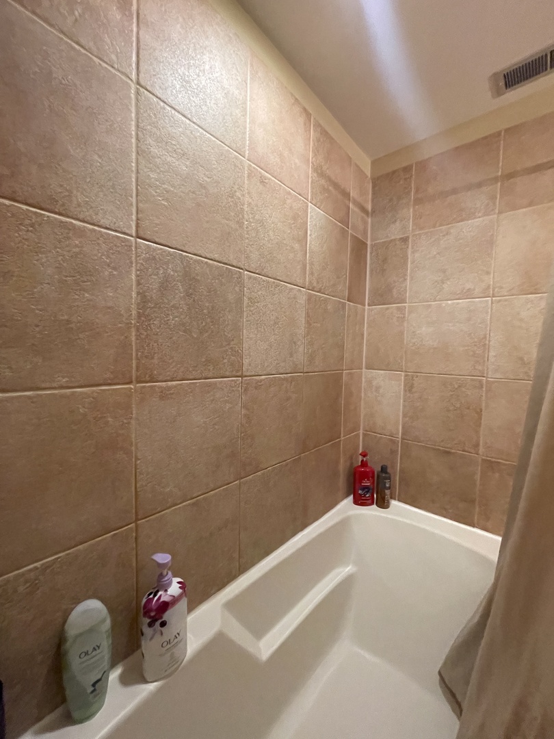 212 W Washington Street Unit: 811