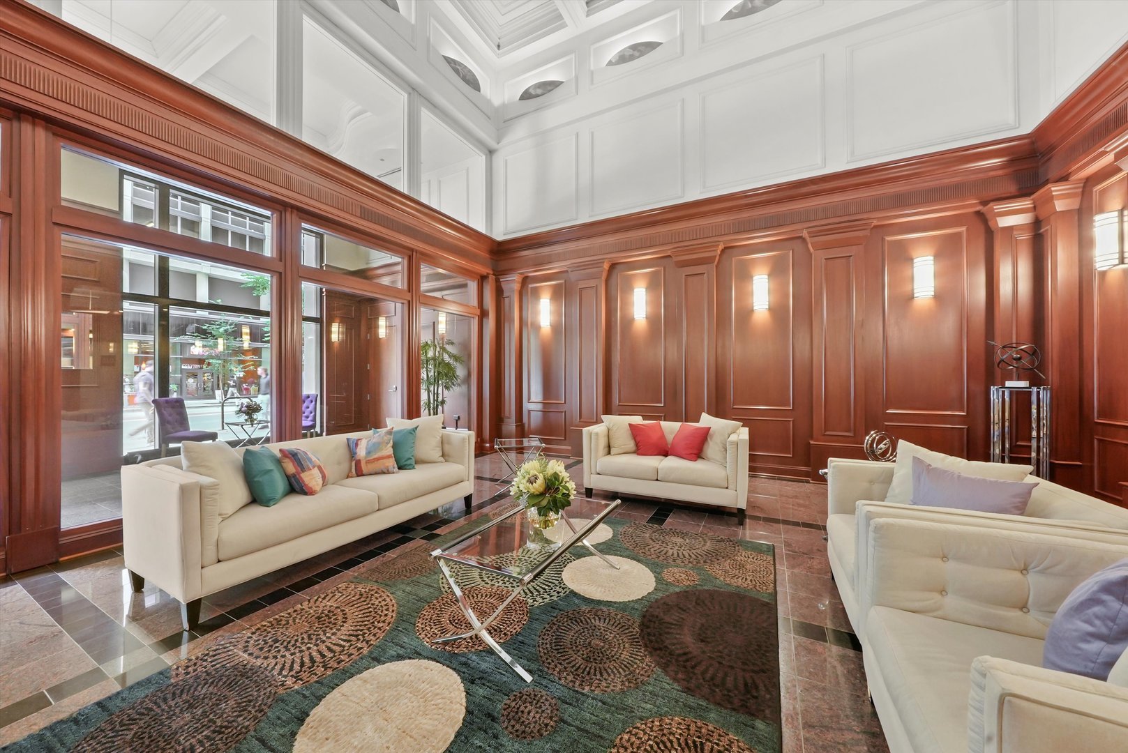 212 W Washington Street Unit: 811