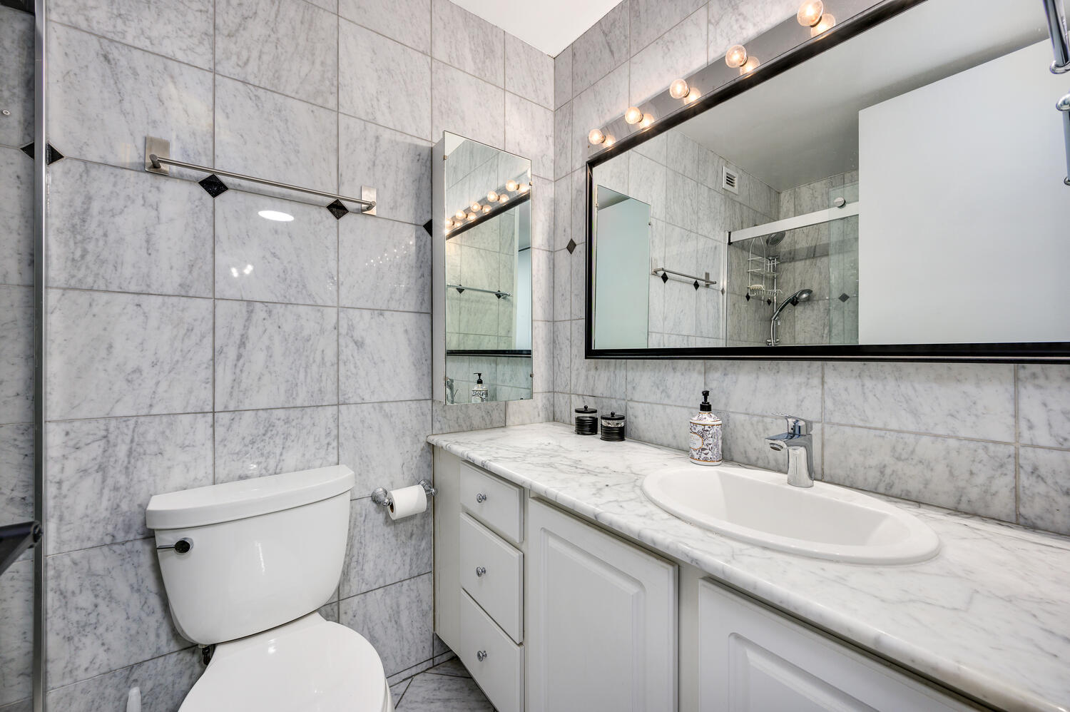 1030 N STATE Street Unit: 24C