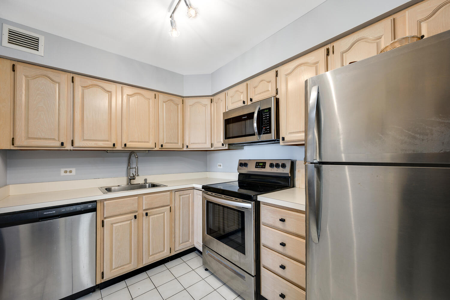 1030 N STATE Street Unit: 24C