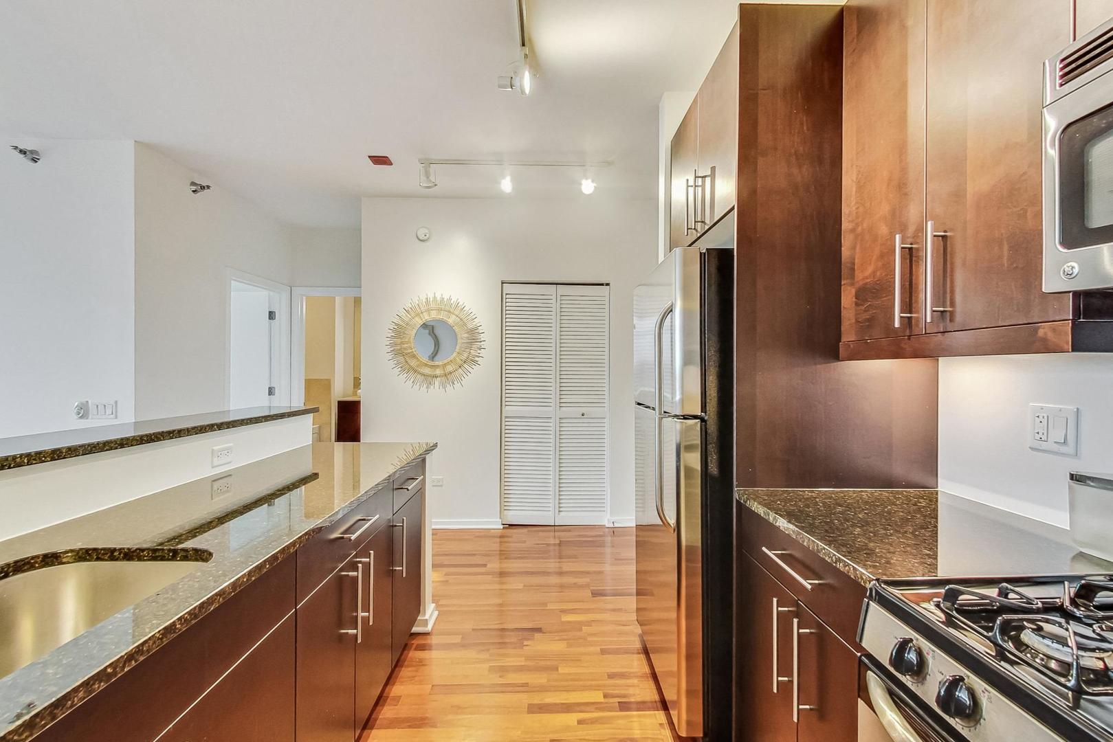 123 S Green Street Unit: 1010B