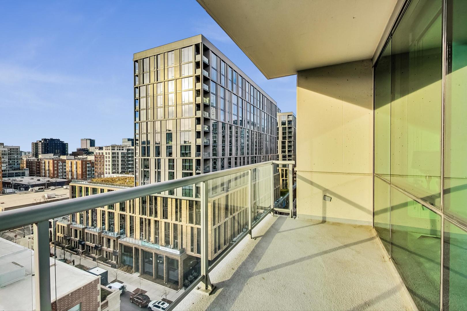 123 S Green Street Unit: 1010B