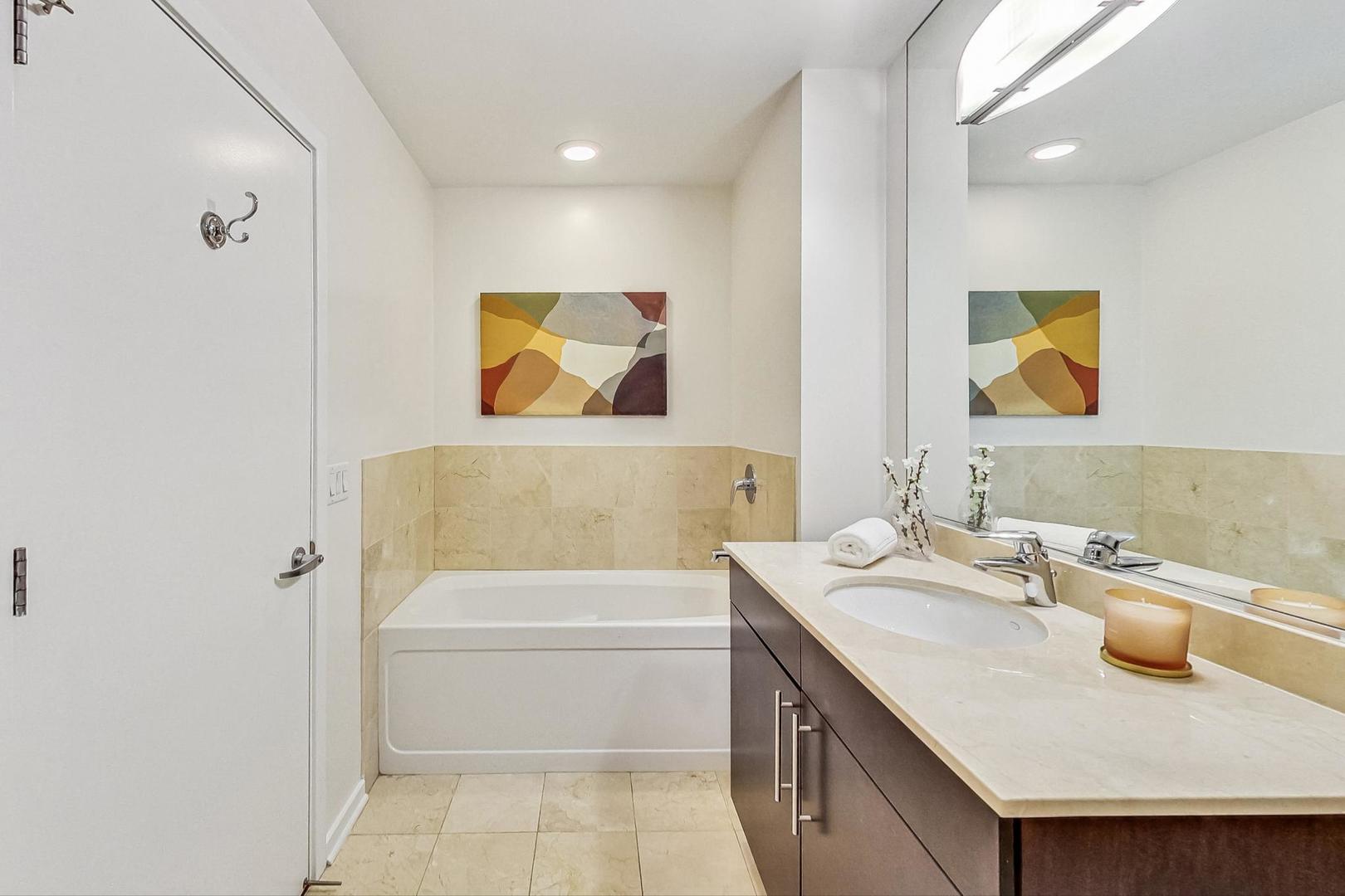 123 S Green Street Unit: 1010B