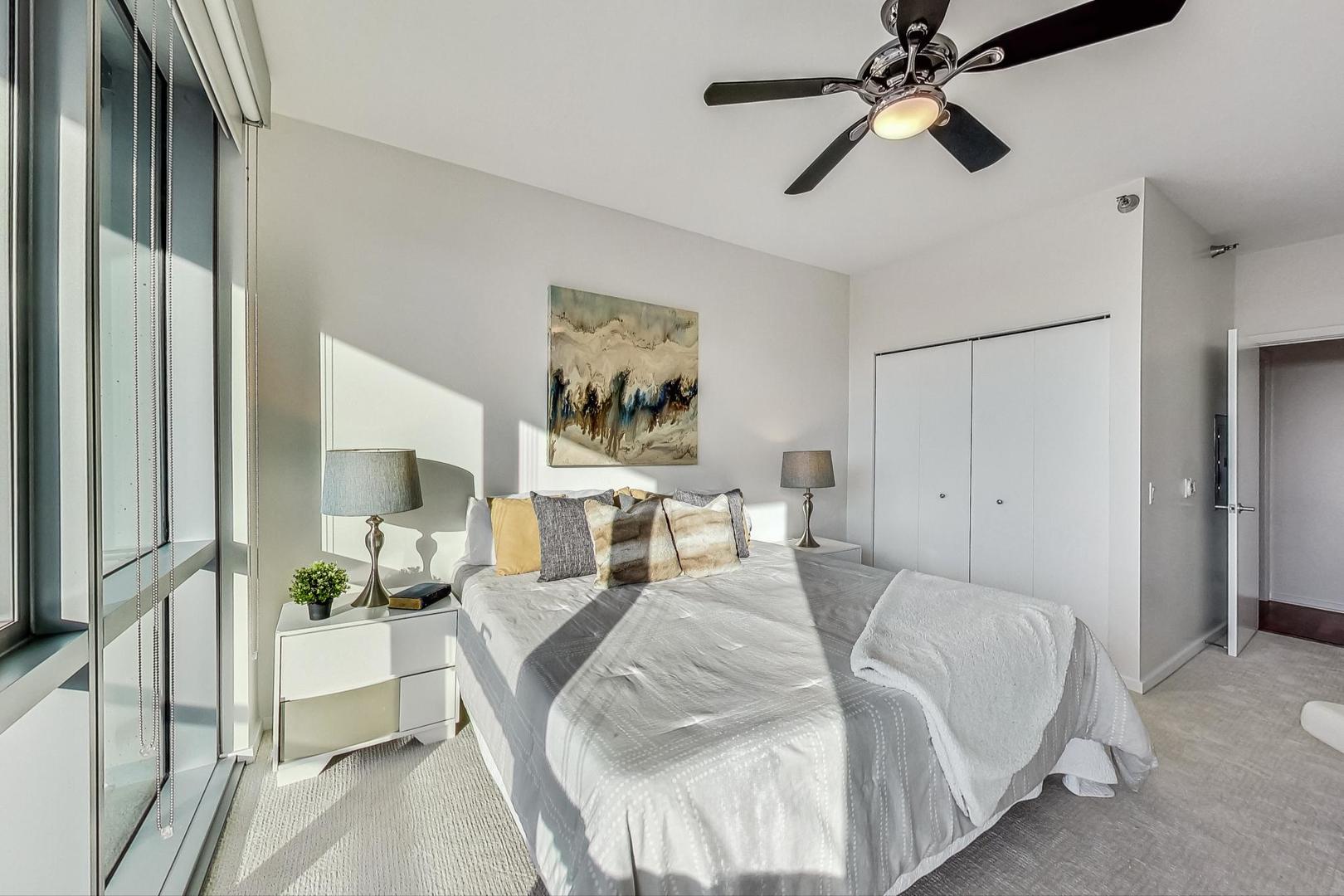 123 S Green Street Unit: 1010B