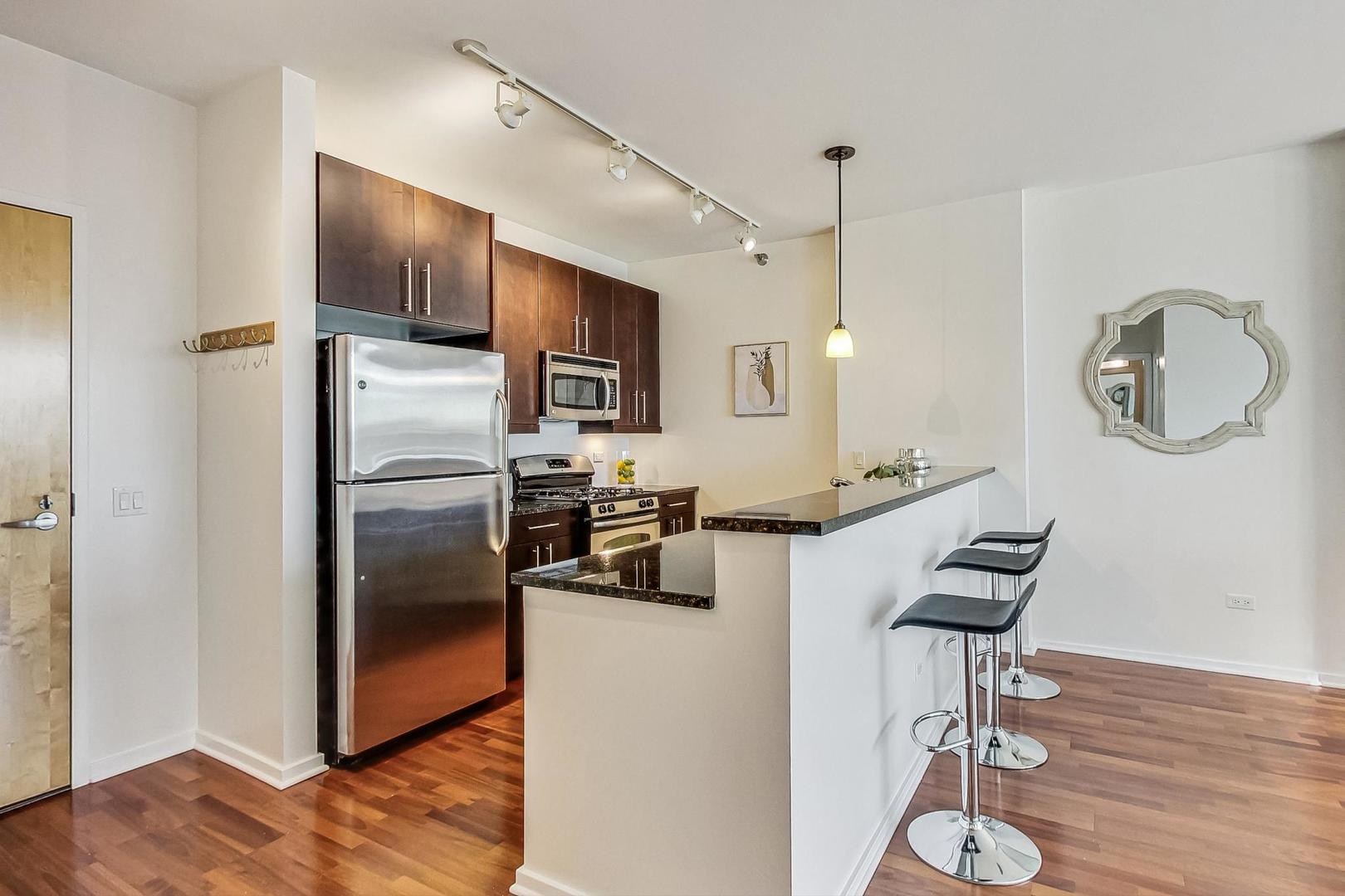 123 S Green Street Unit: 1010B