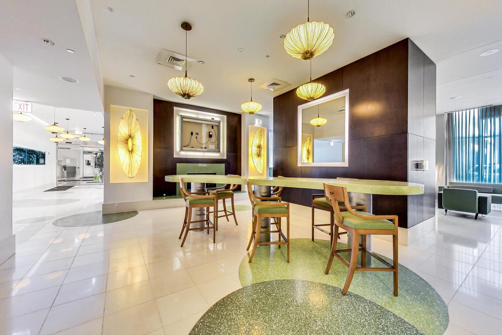 123 S Green Street Unit: 1010B