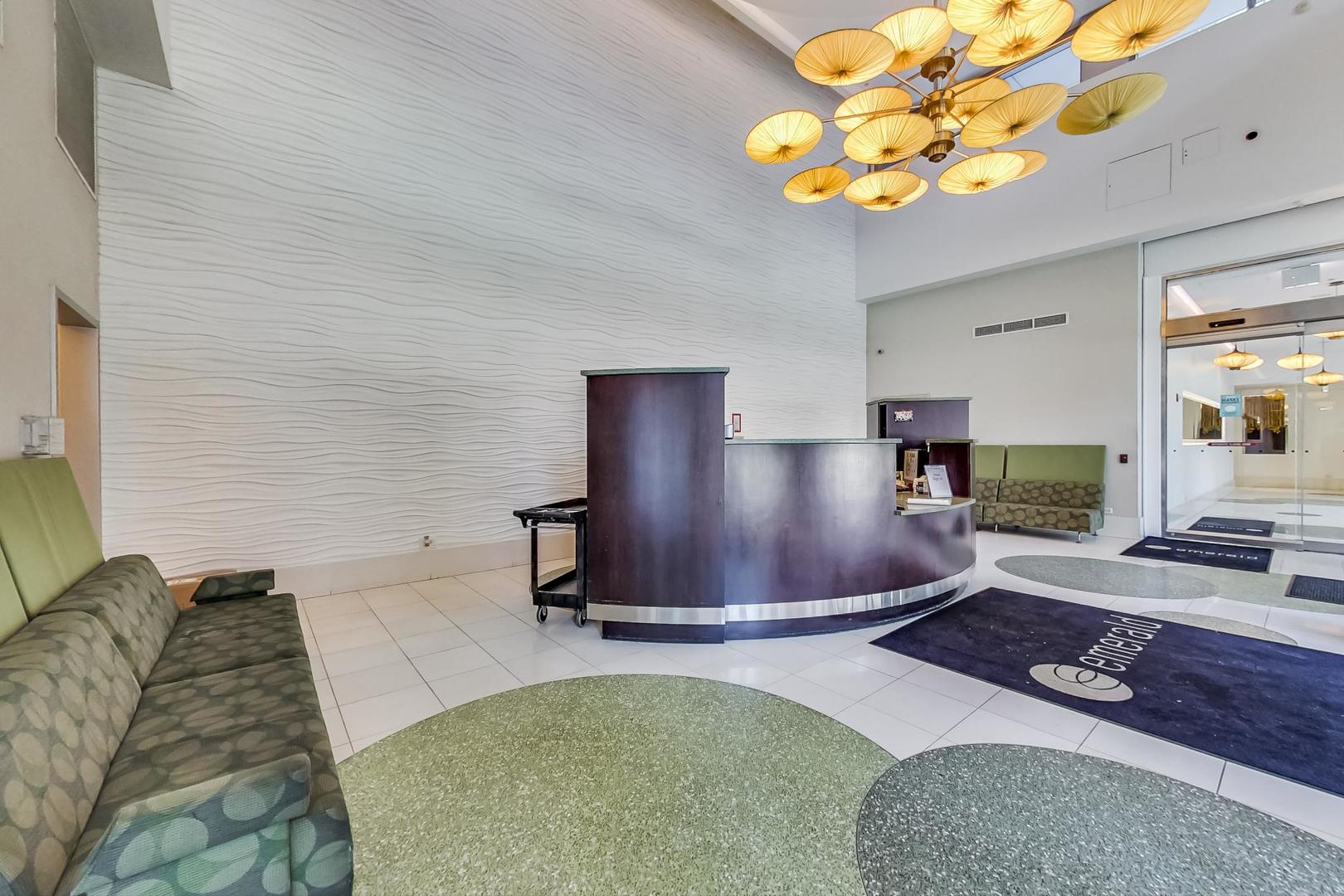 123 S Green Street Unit: 1010B