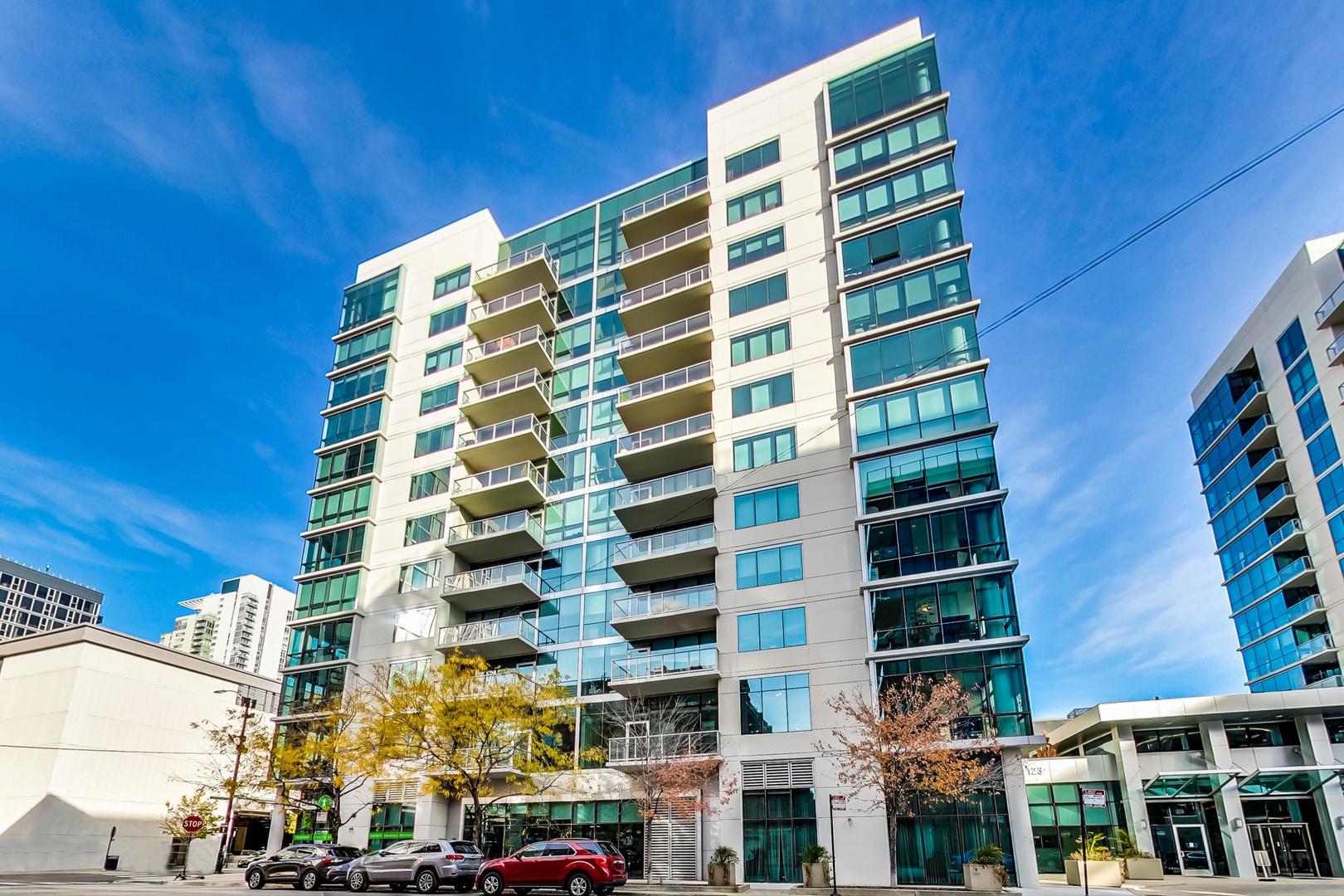 123 S Green Street Unit: 1010B