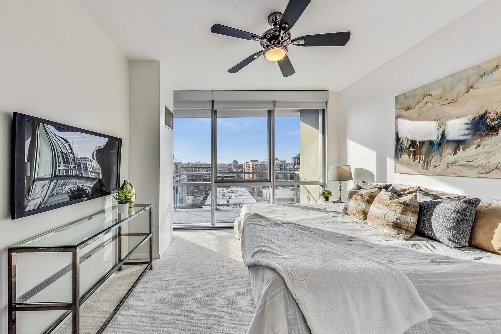 123 S Green Street Unit: 1010B