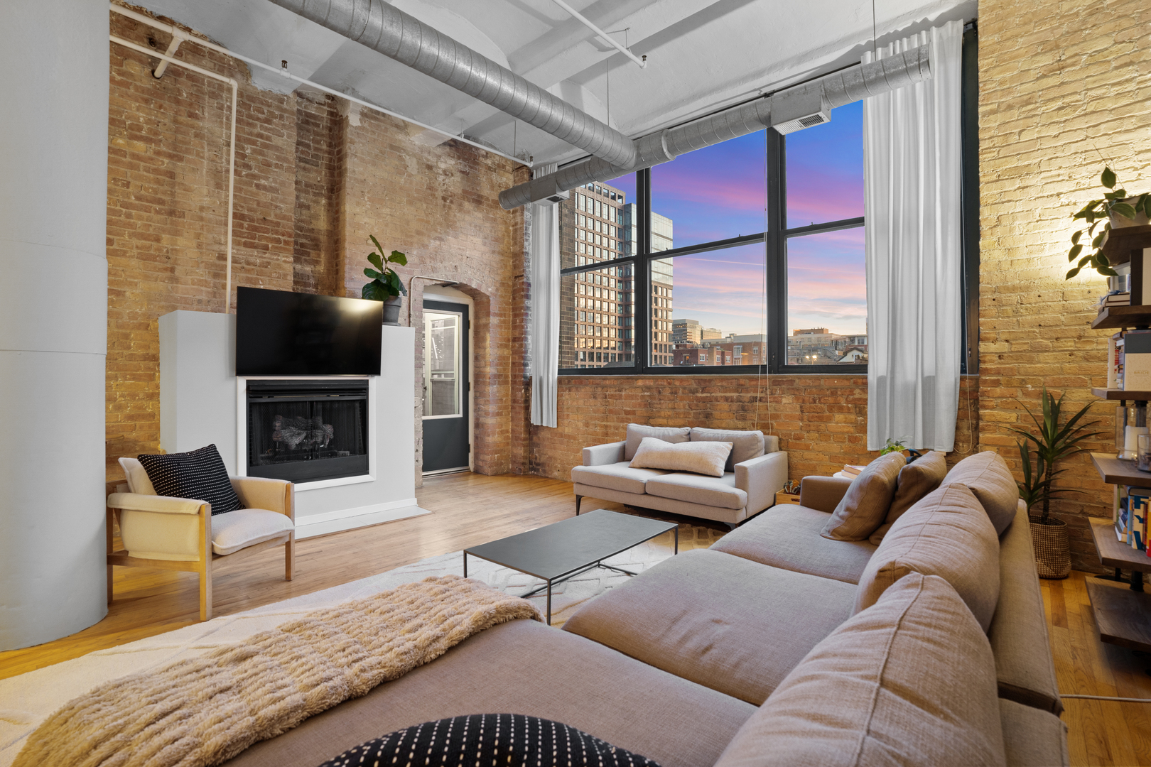 1000 W Washington Boulevard Unit: 305