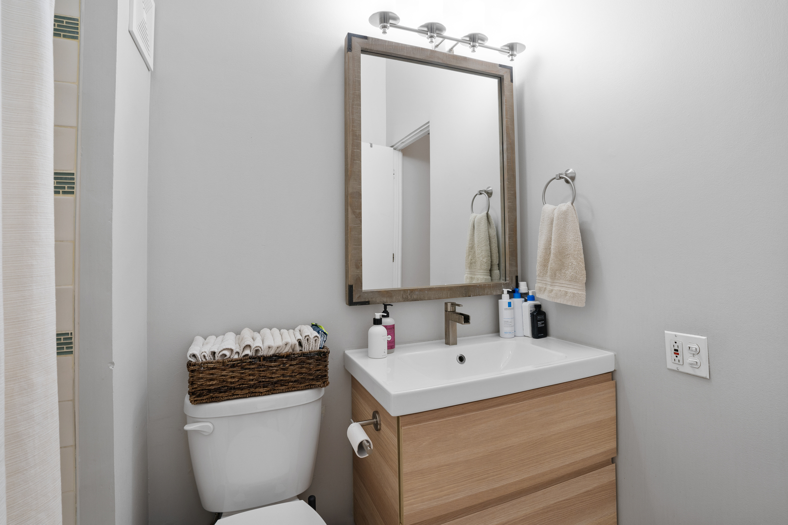 1000 W Washington Boulevard Unit: 305