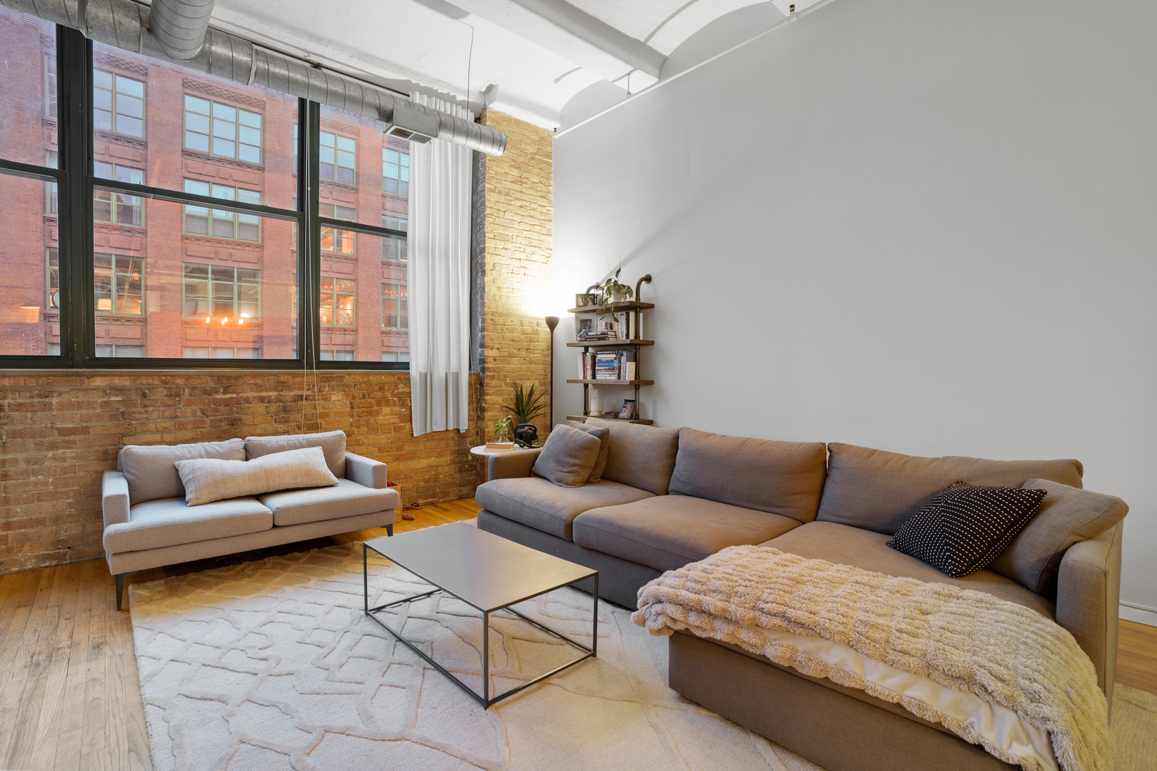 1000 W Washington Boulevard Unit: 305