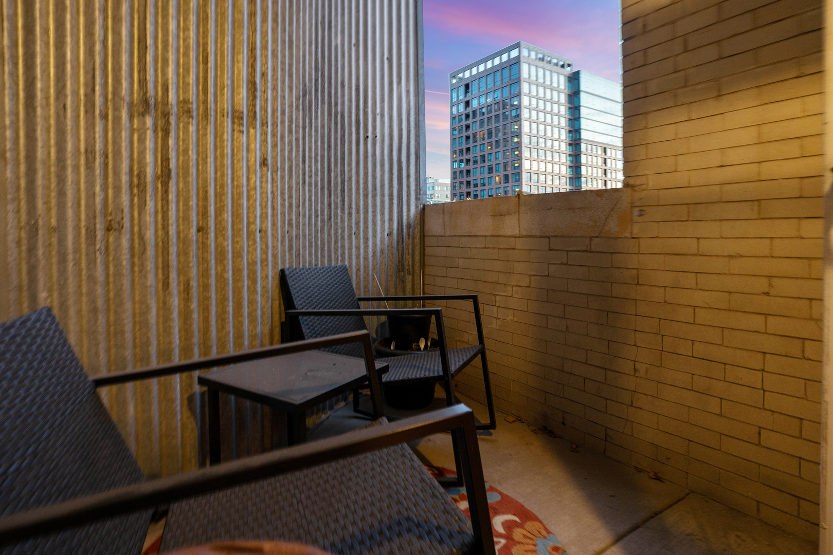 1000 W Washington Boulevard Unit: 305