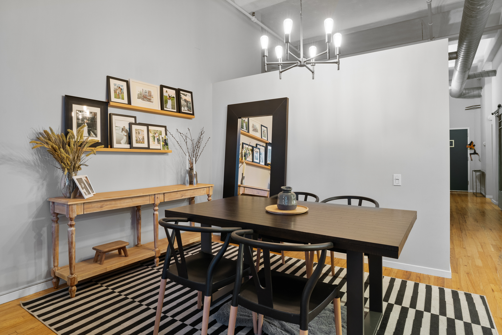 1000 W Washington Boulevard Unit: 305