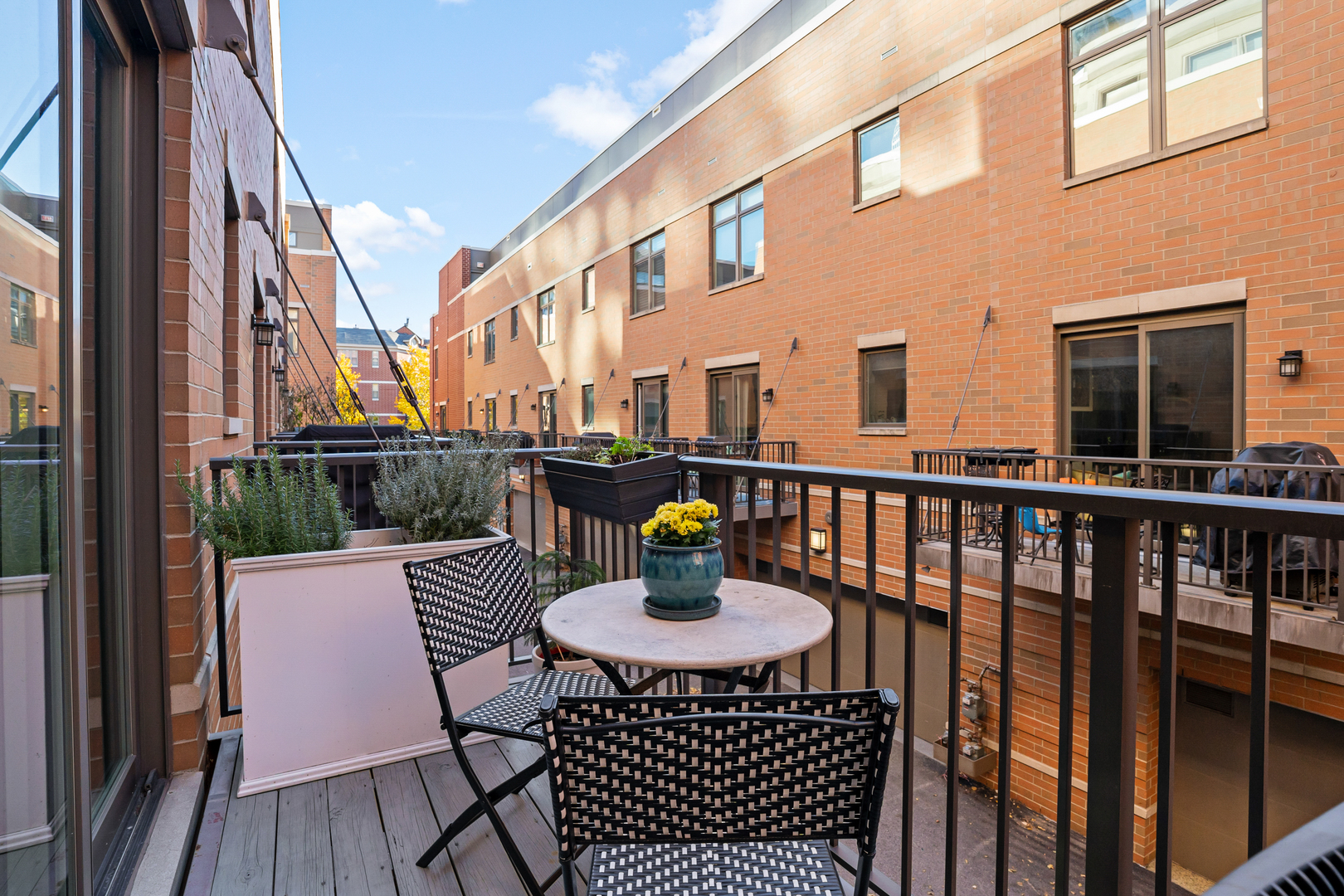 1720 S Prairie Avenue Unit: 4