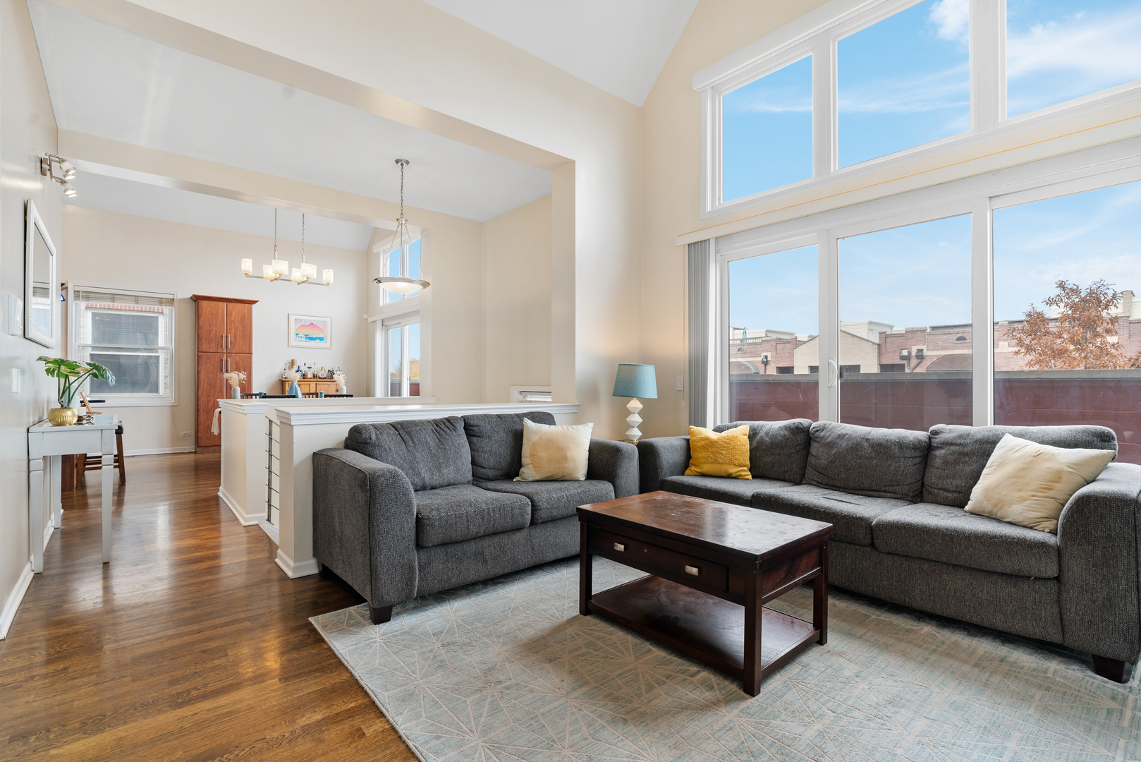 2123 W Rice Street Unit: 4