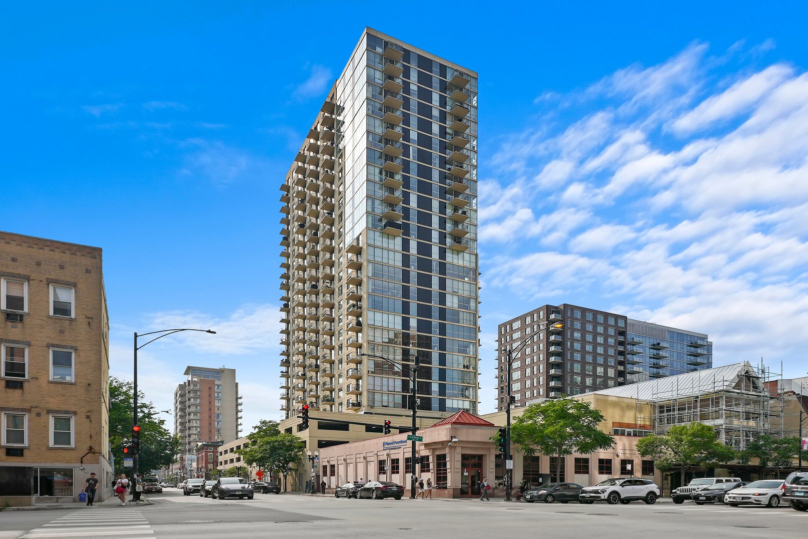 1212 N La Salle Drive Unit: 1401