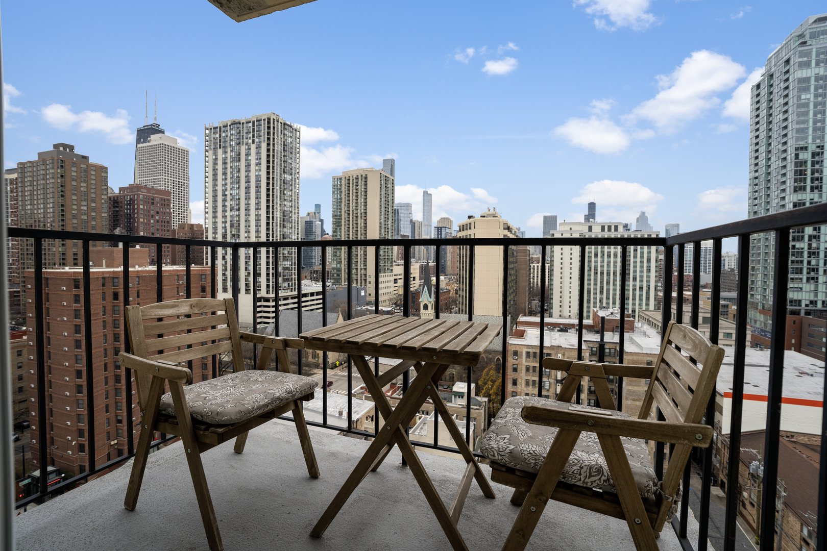 1212 N La Salle Drive Unit: 1401