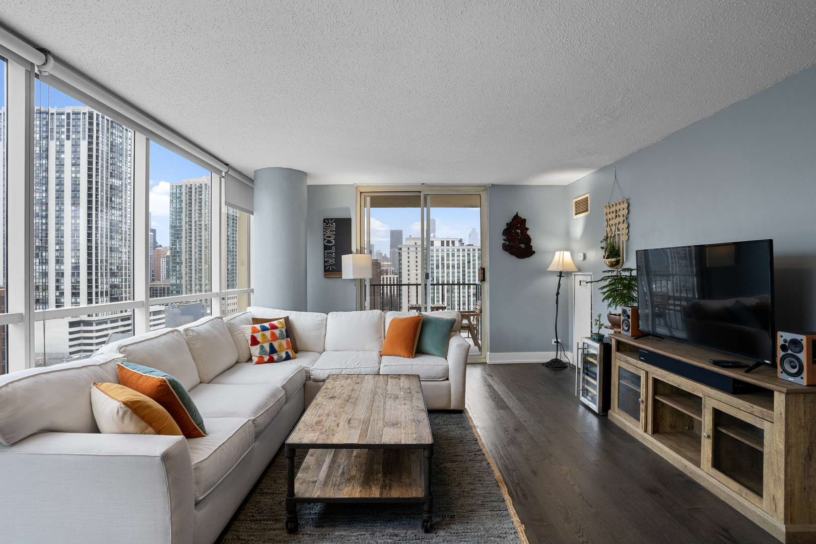 1212 N La Salle Drive Unit: 1401