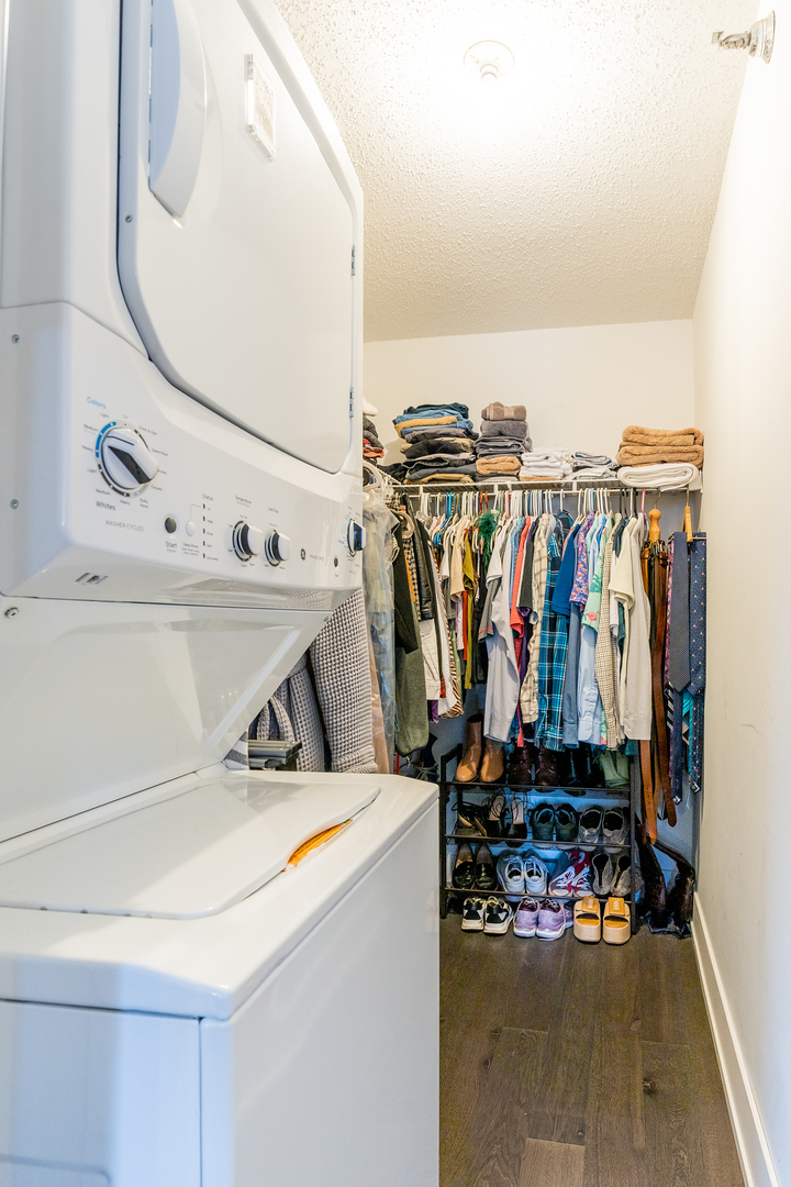 1212 N La Salle Drive Unit: 1401