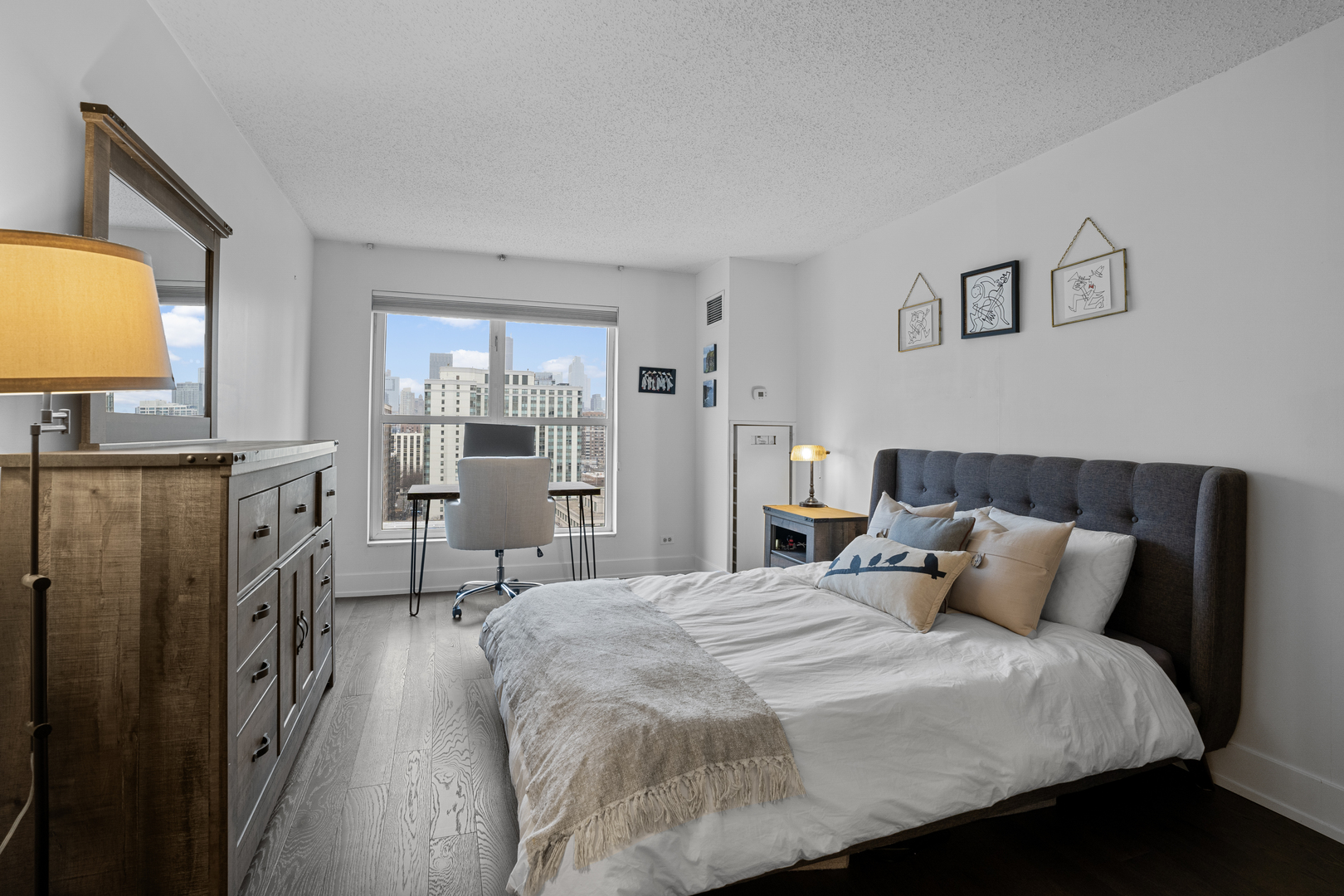 1212 N La Salle Drive Unit: 1401