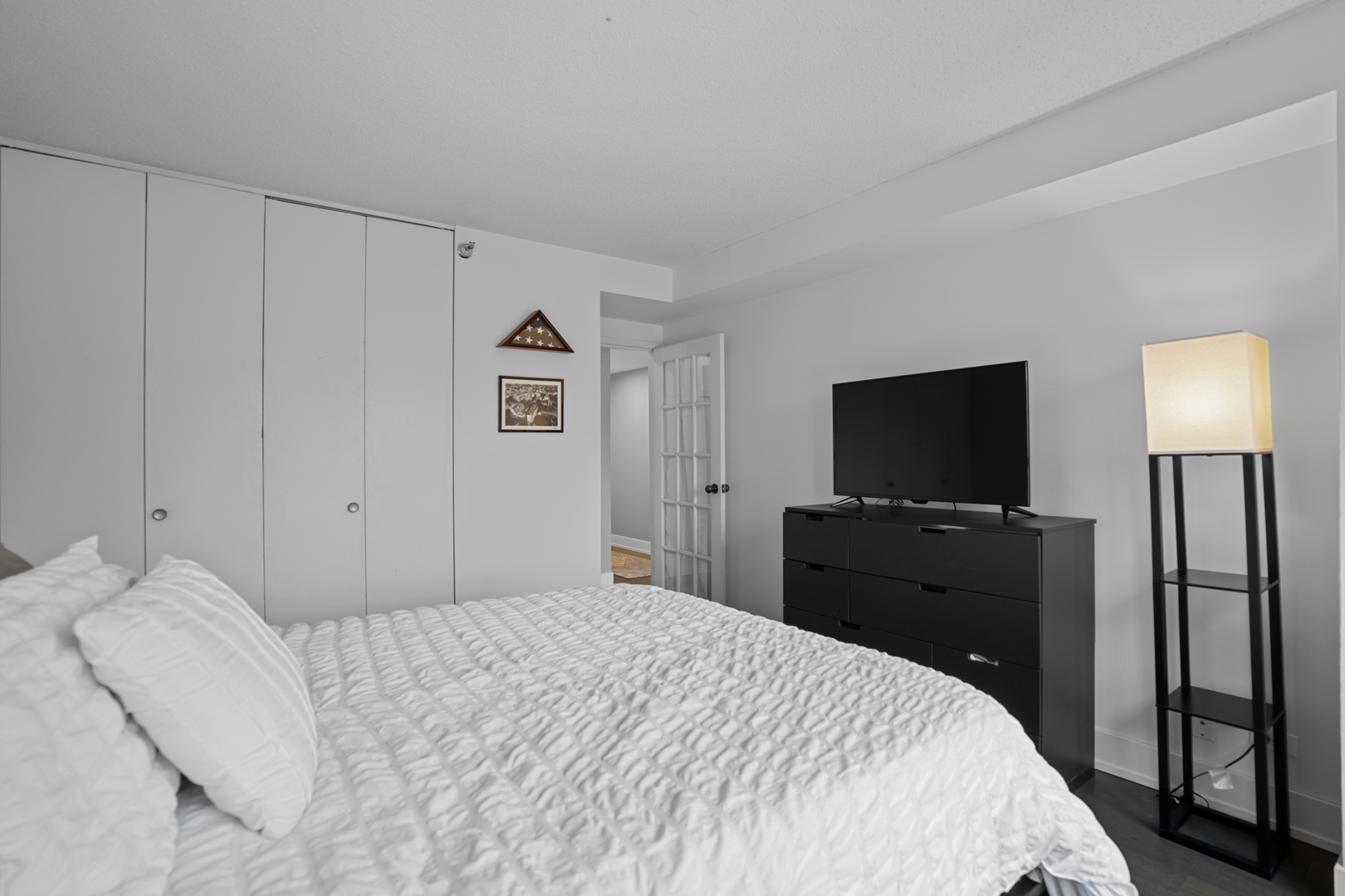 1212 N La Salle Drive Unit: 1401