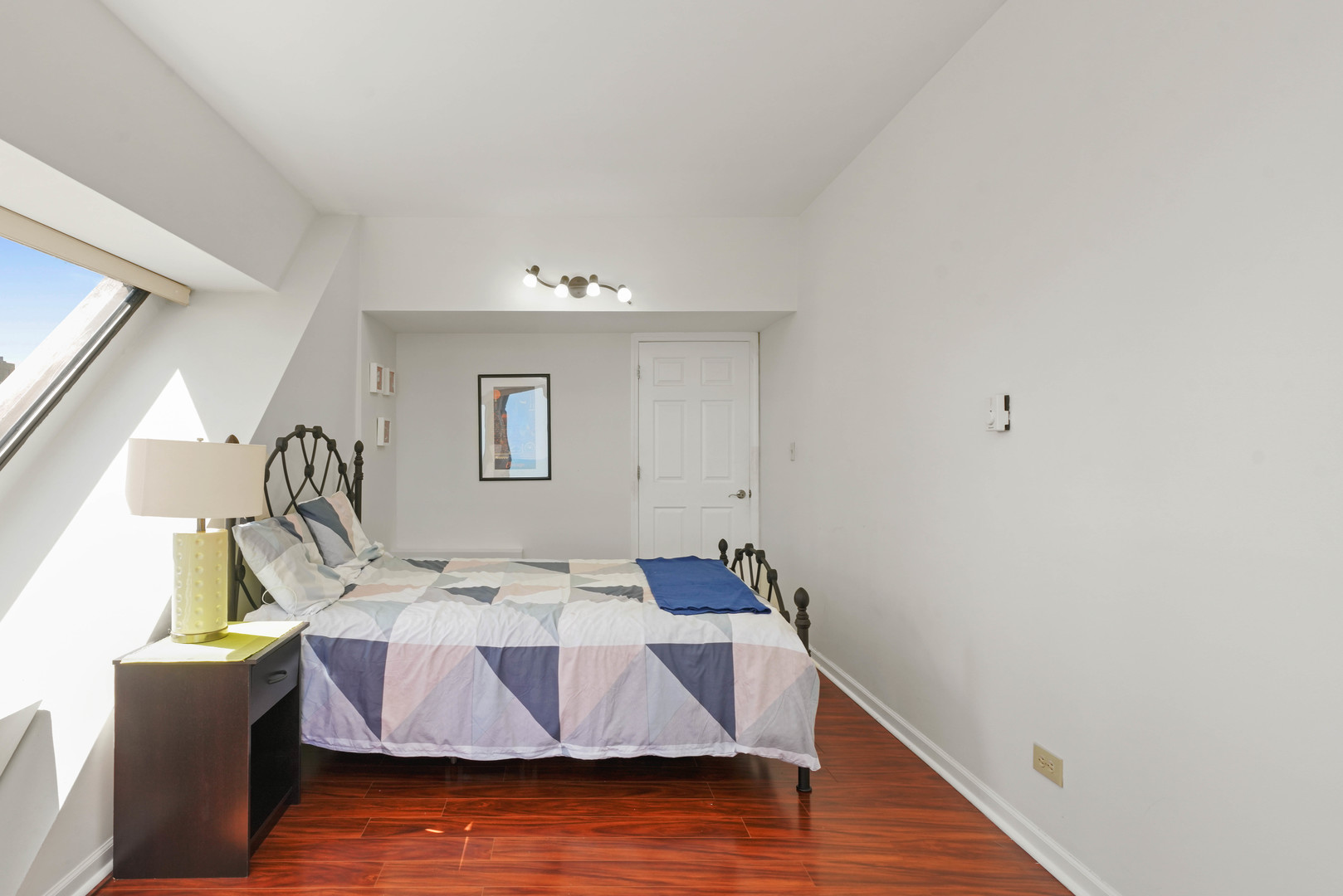 175 E DELAWARE Place Unit: 5712