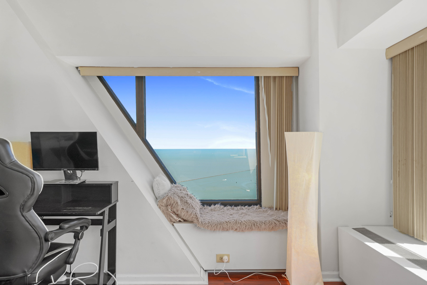 175 E DELAWARE Place Unit: 5712