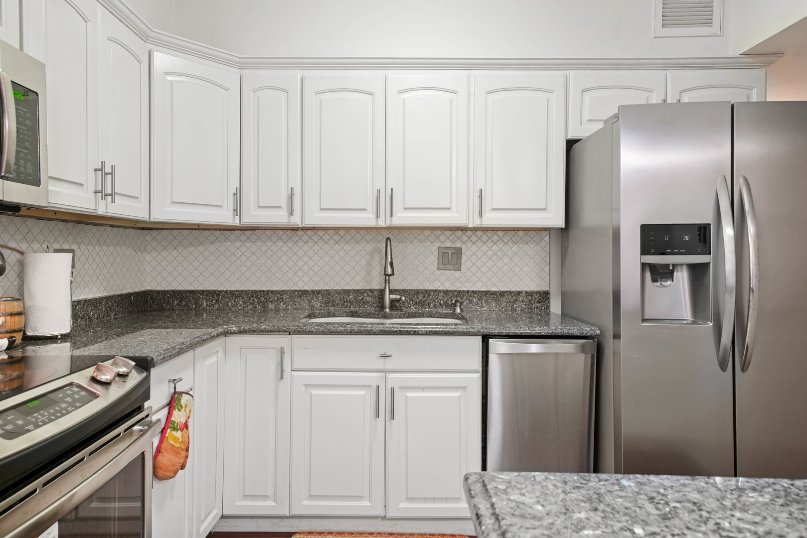 175 E DELAWARE Place Unit: 5712