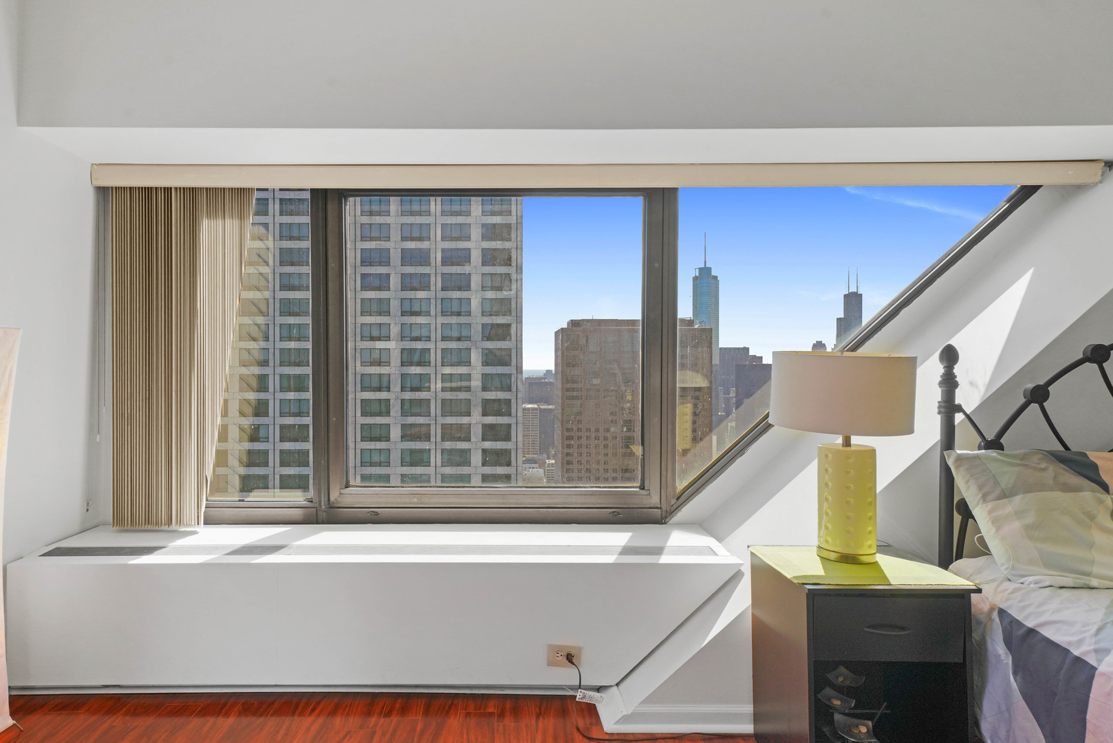 175 E DELAWARE Place Unit: 5712