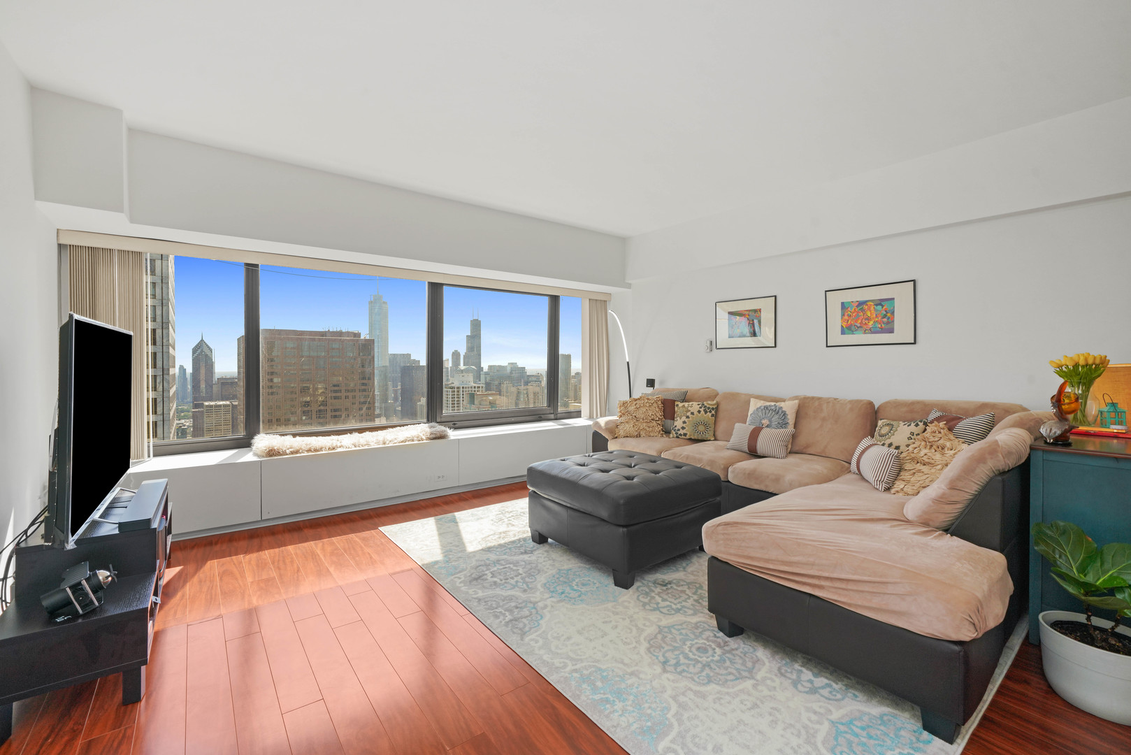 175 E DELAWARE Place Unit: 5712