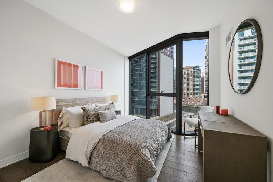 211 N Harbor Drive Unit: 1808