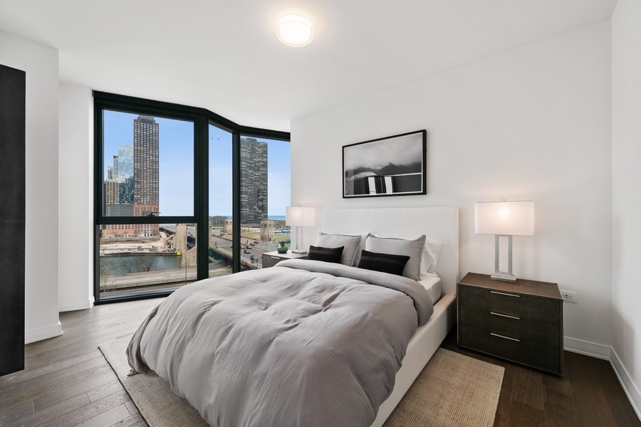 211 N Harbor Drive Unit: 1808