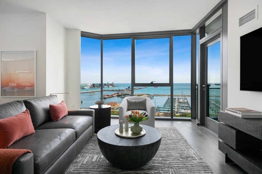 211 N Harbor Drive Unit: 1808