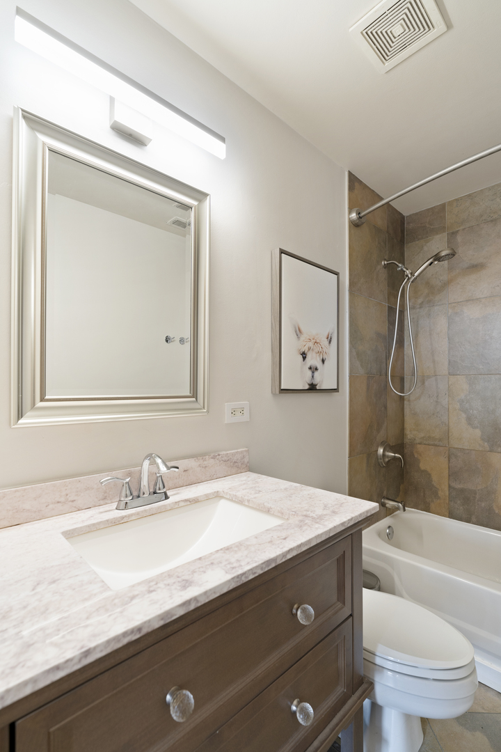 1751 N Western Avenue Unit: 307