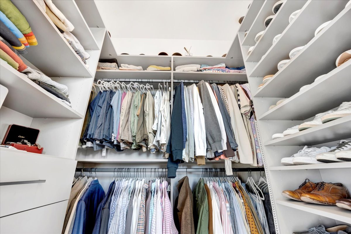 5 N Oakley Boulevard Unit: 406