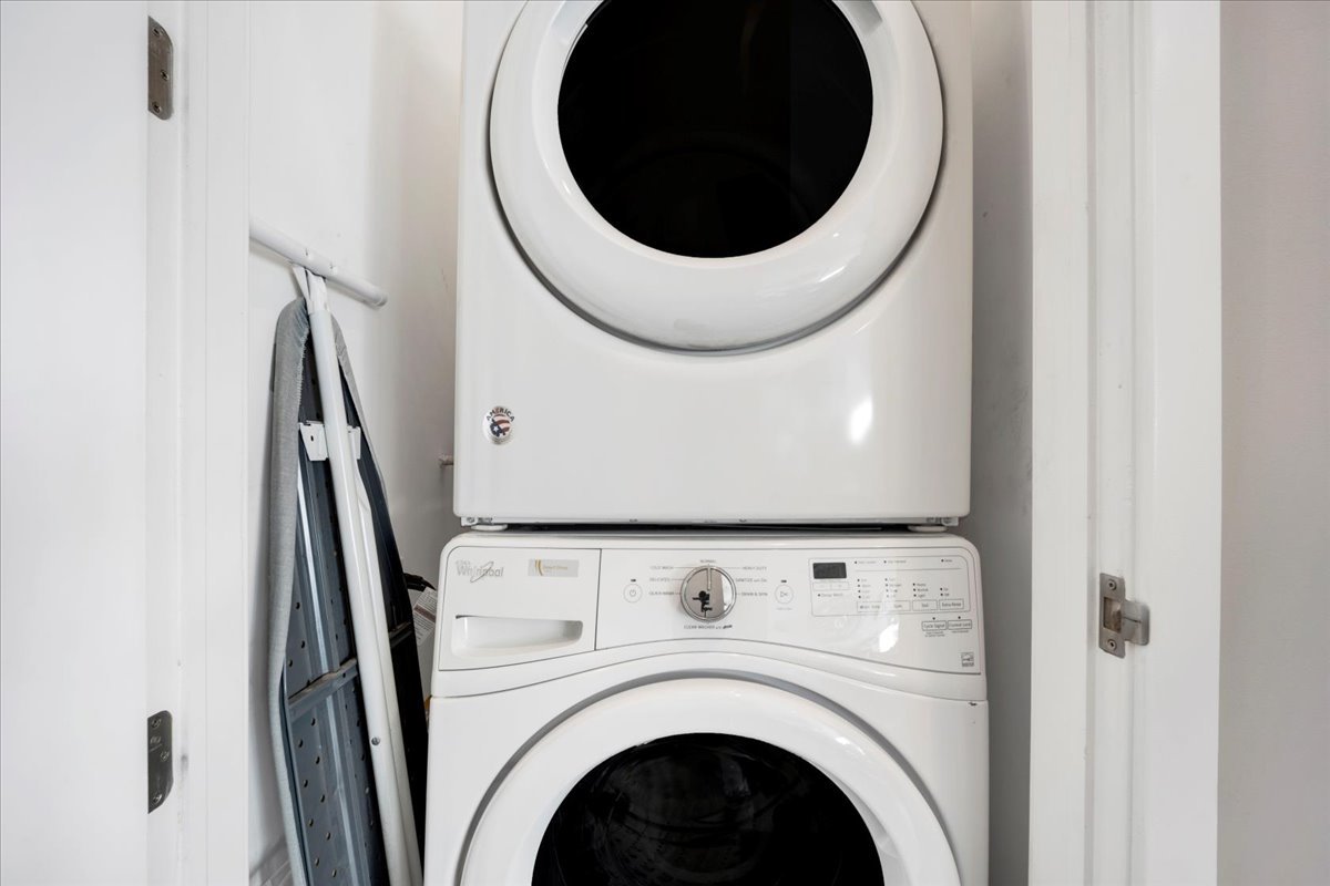 5 N Oakley Boulevard Unit: 406