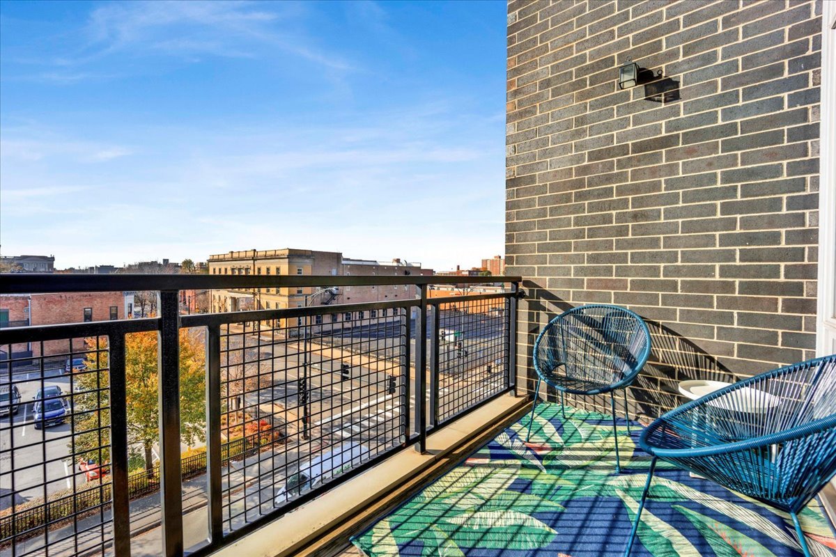 5 N Oakley Boulevard Unit: 406