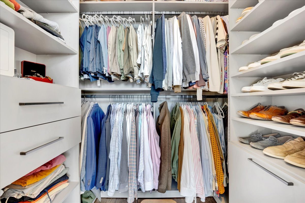 5 N Oakley Boulevard Unit: 406