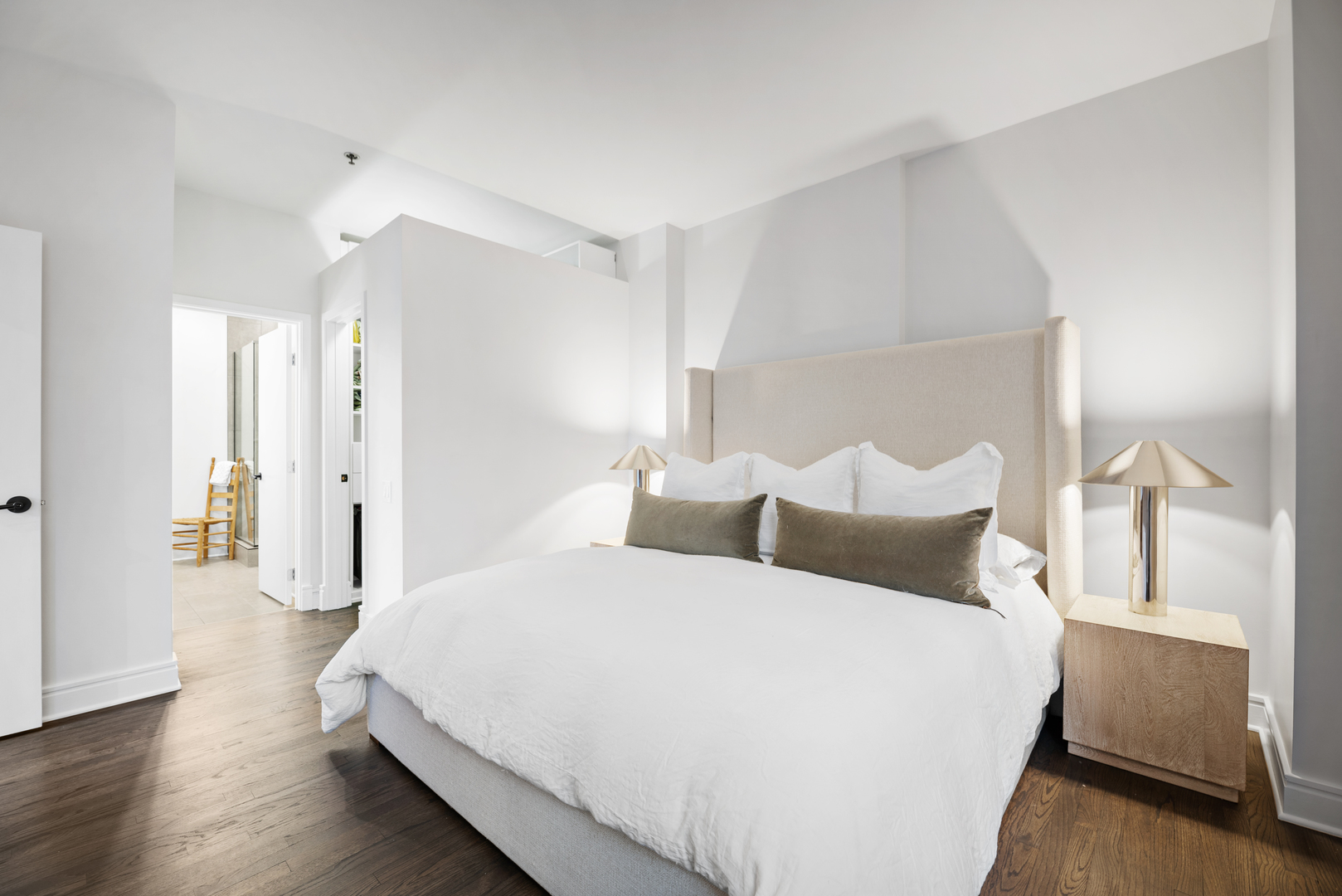 212 W WASHINGTON Street Unit: 704C