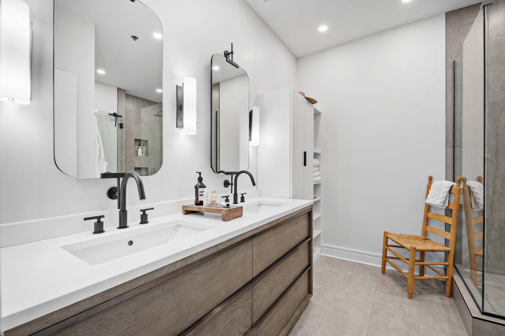 212 W WASHINGTON Street Unit: 704C