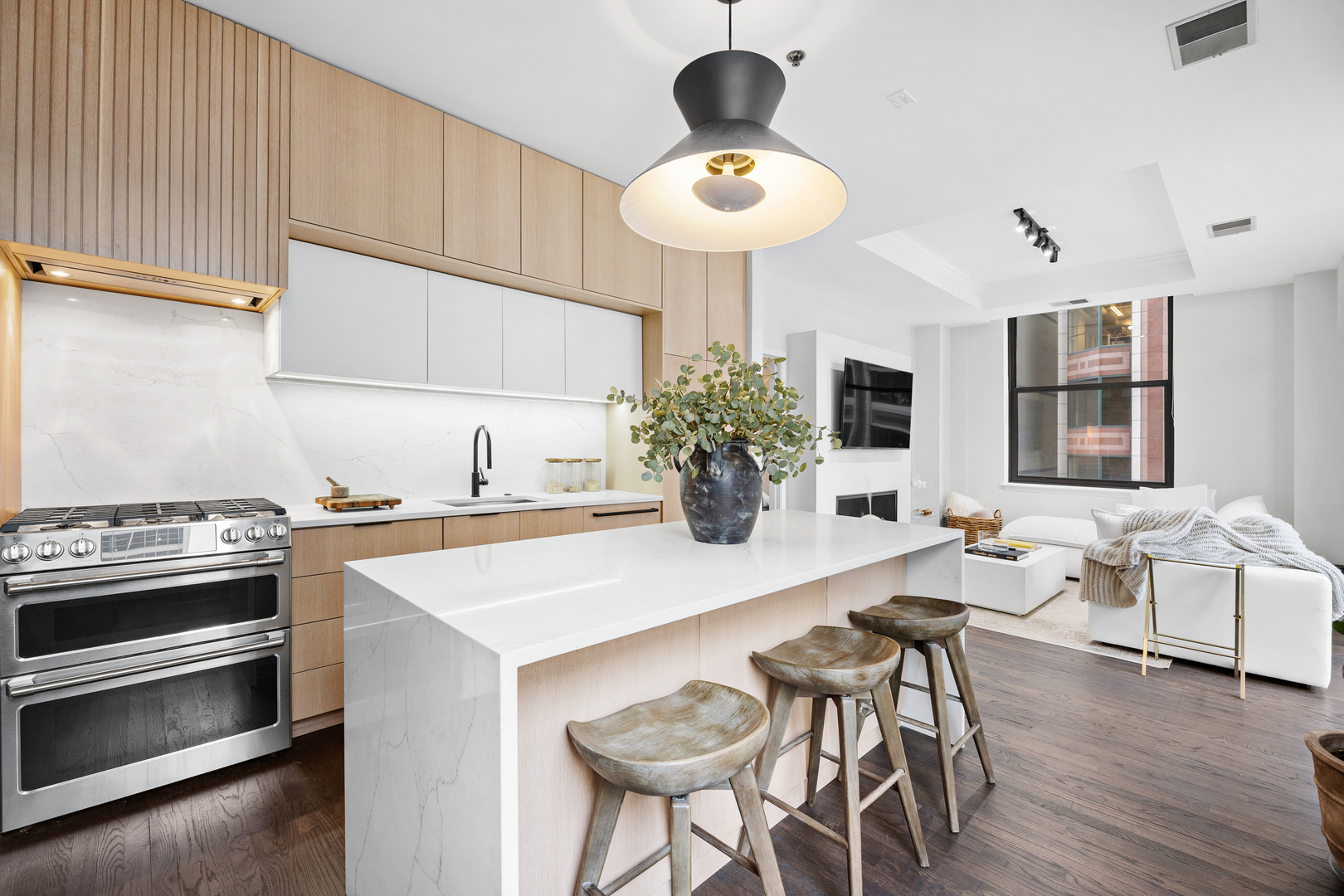 212 W WASHINGTON Street Unit: 704C