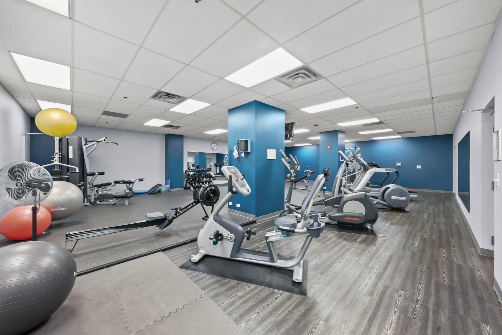 212 W WASHINGTON Street Unit: 704C