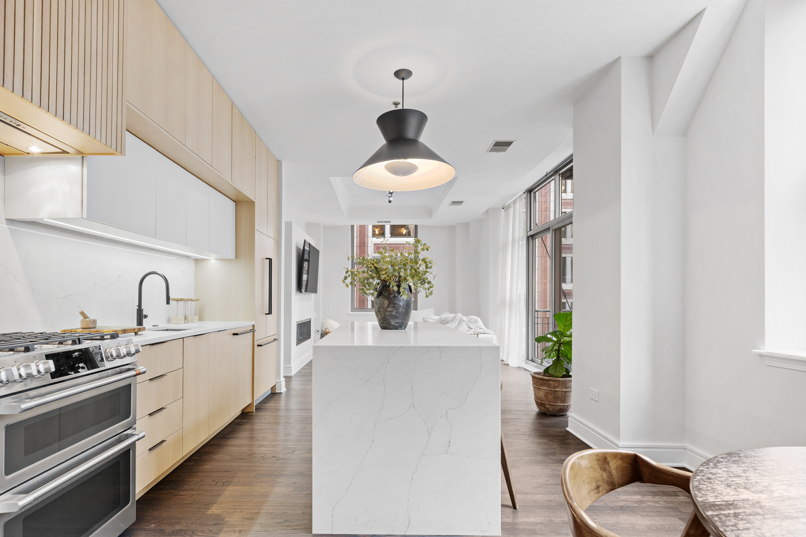 212 W WASHINGTON Street Unit: 704C