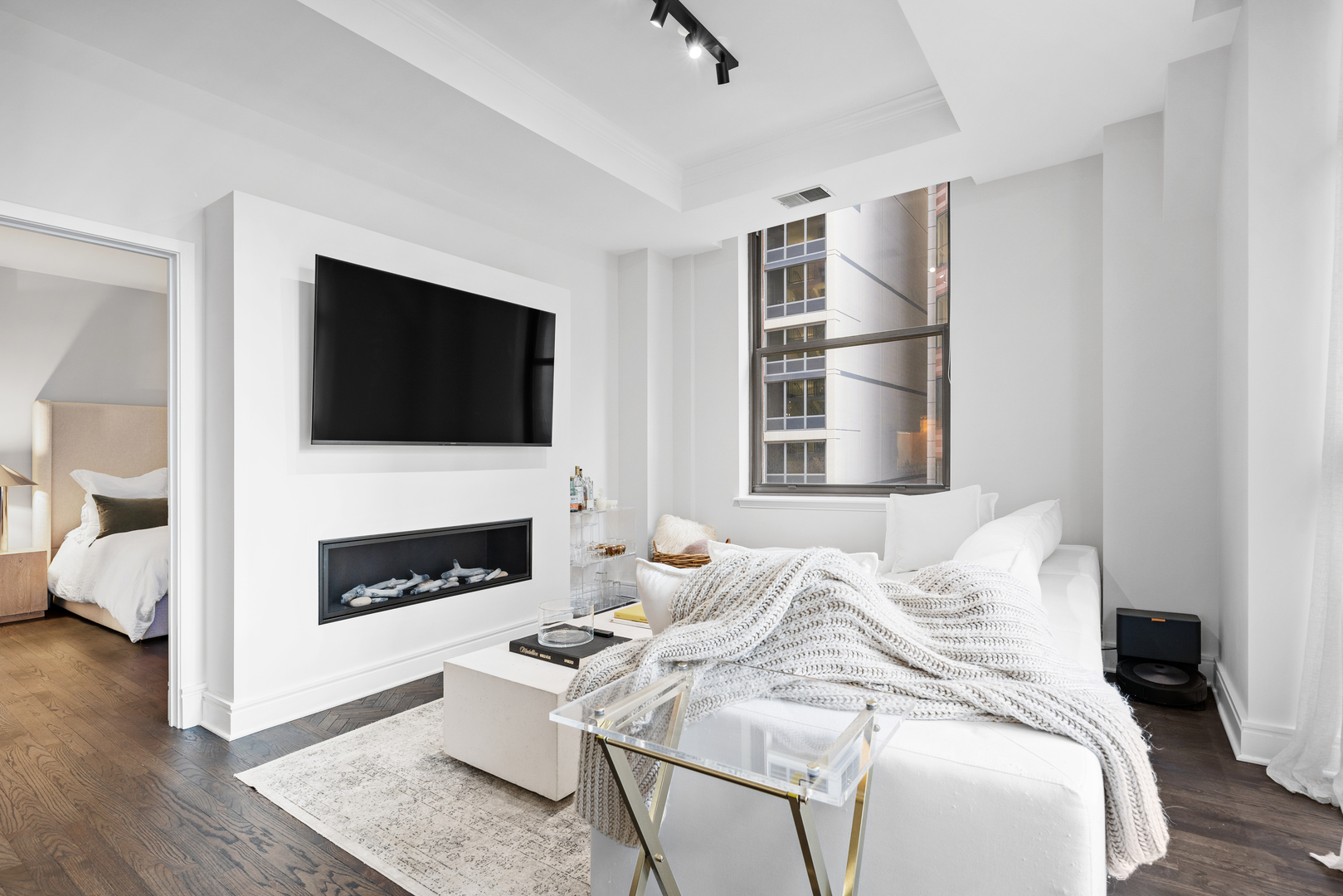 212 W WASHINGTON Street Unit: 704C