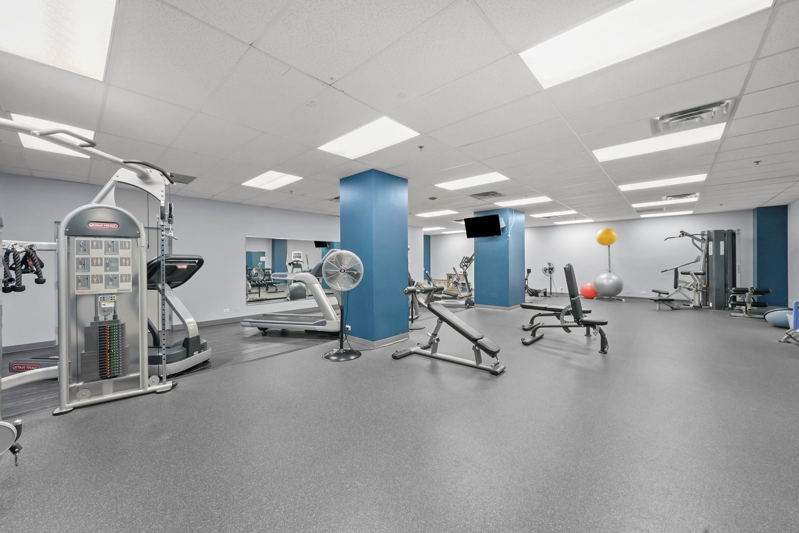 212 W WASHINGTON Street Unit: 704C