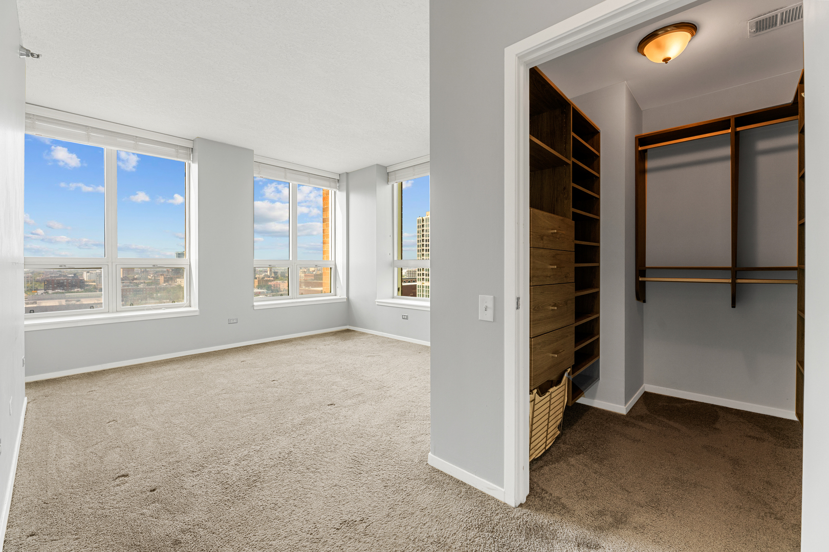 600 N KINGSBURY Street Unit: 1510