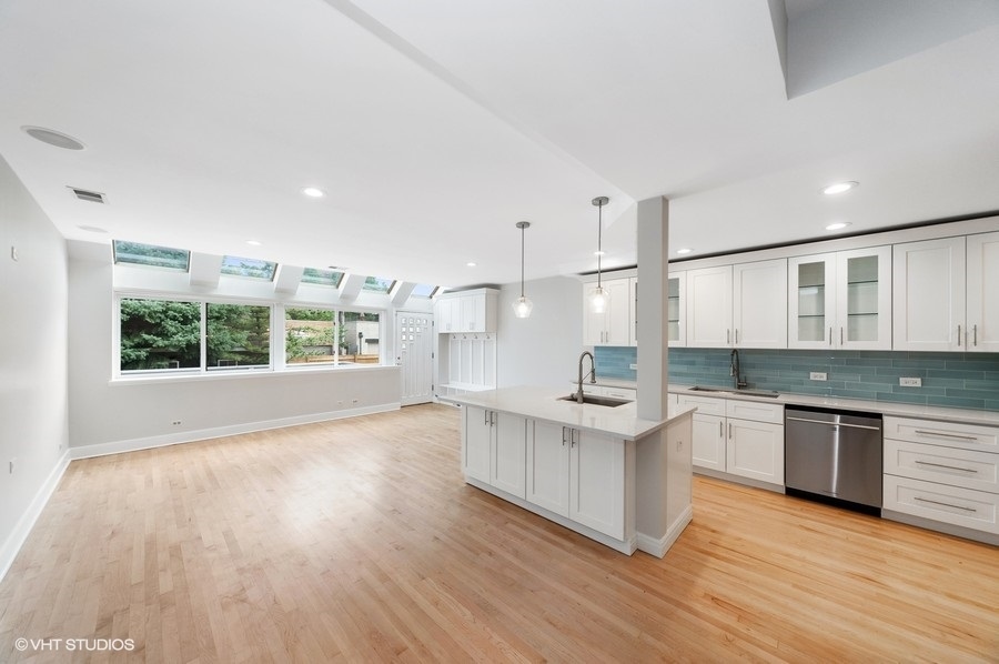 1446 W Diversey Parkway