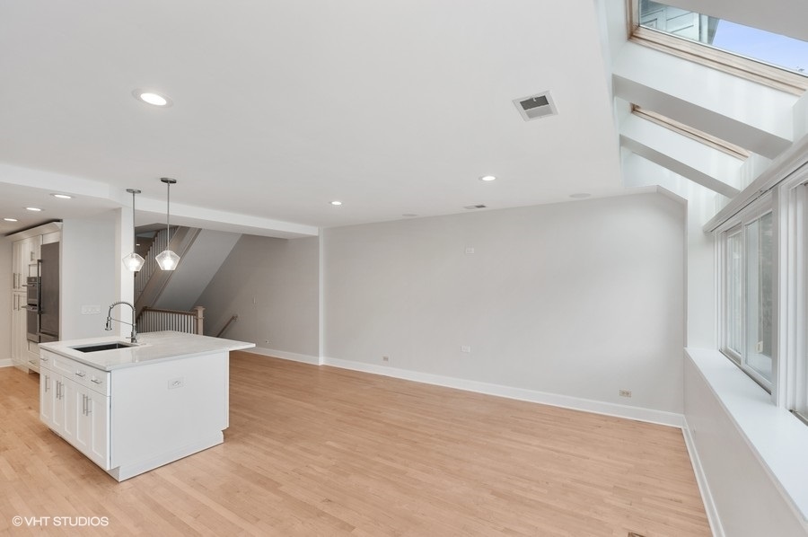 1446 W Diversey Parkway