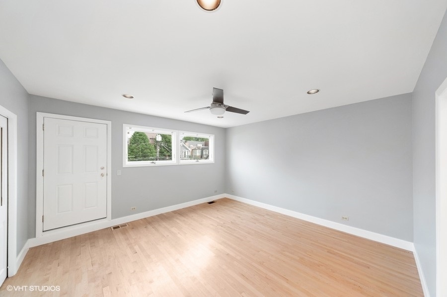 1446 W Diversey Parkway